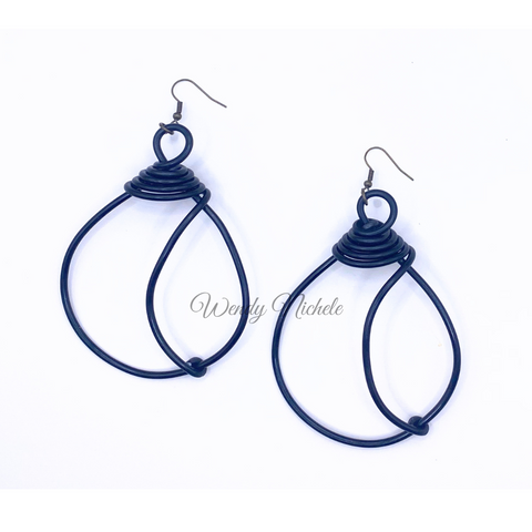Tori Earrings (Black)